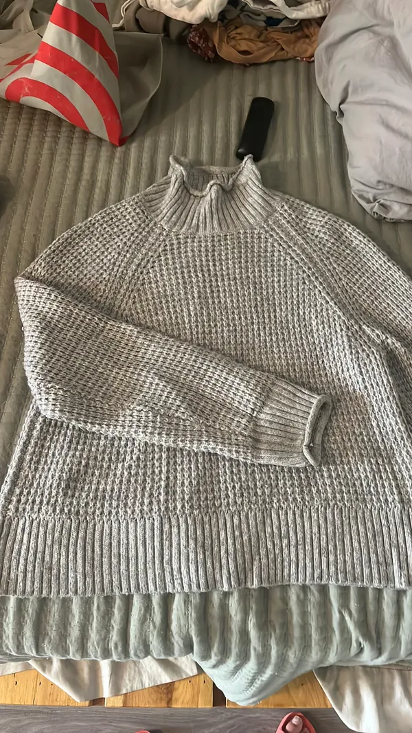 American Eagle Outfitters Turtleneck - Image 3