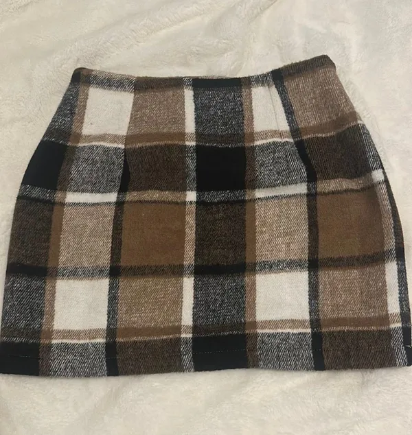 Amazon Mini Plaid Skirt - Image 4