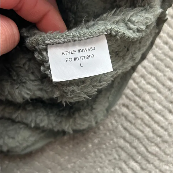 Vuori Women's Cozy Sherpa Jacket Green Fleece Jacket Olive Green Size Large - Image 9