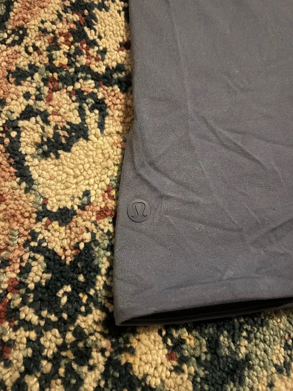 Lululemon Tee Short Sleeve Medium - Image 4
