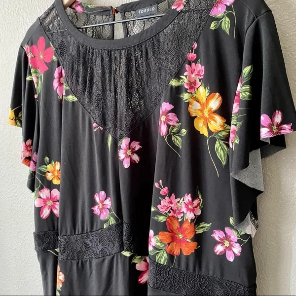 Torrid Lace Yoke Peplum Top D5* - Image 4