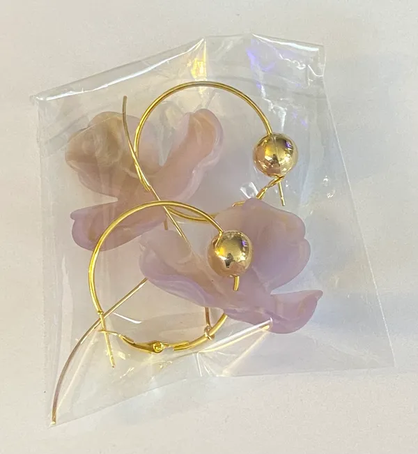 Handmade flower dangle hoop earrings💜 - Image 4