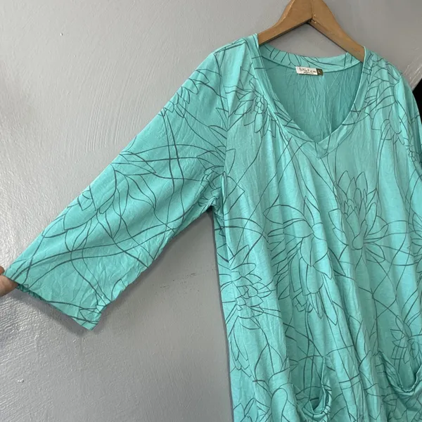 Chalet Tunic Top Size Large Blue Bamboo Lotus Flower Floral Knit Lagenlook Artsy - Image 2