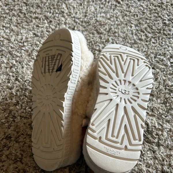 L.A.M.B. Kids Plush Slide Sandals in Cream - Image 6