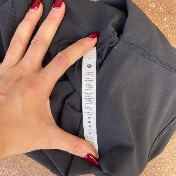 Lululemon Wunder under high rise black 25 in legging size 6/ basically new - Image 5