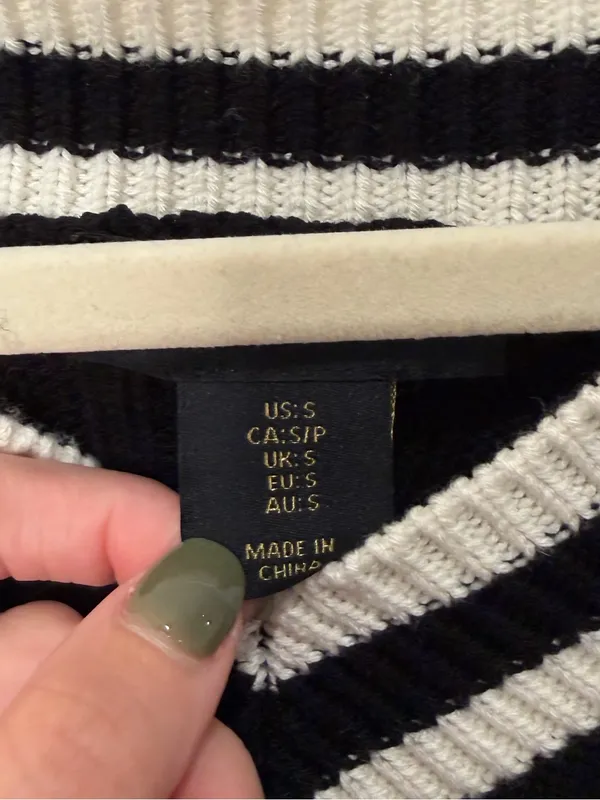 House of Harlow 1960 Black White Cable Knit V-Neck Sweater Size Small - Image 2