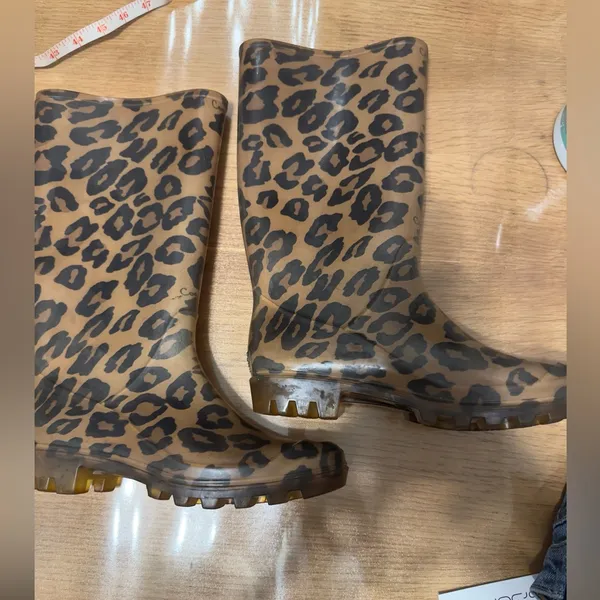 Coach Leopard Print Rubber Rain Boots Size 7 - Image 2