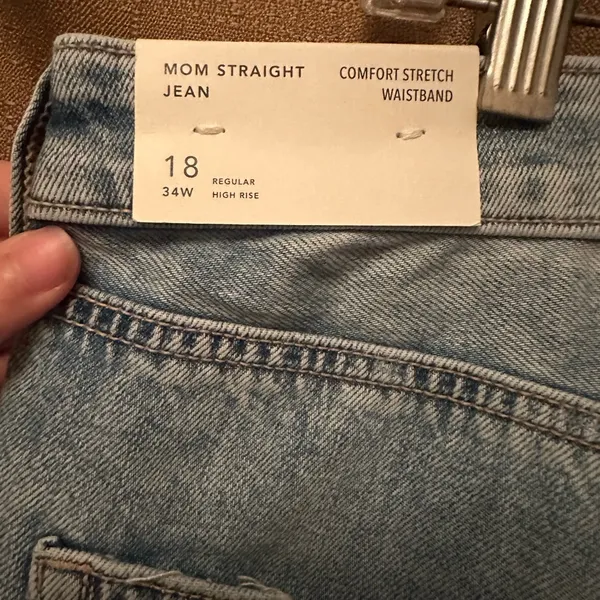 NWT American Eagle High Rise Mom Straight Jean Size 18 Distressed - Image 3
