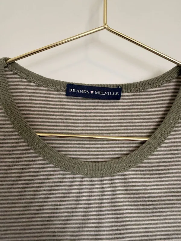 Brandy Melville Basic Cotton Tee Ashlyn Green and White Striped Fitted T-Shirt - Image 3