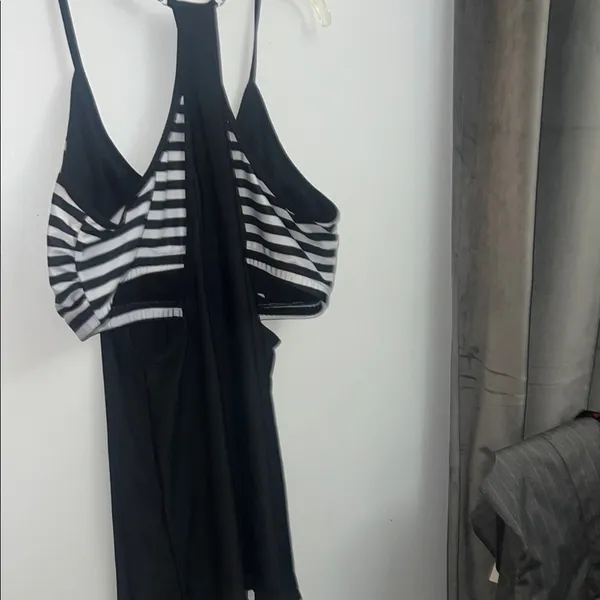 Amazon Chic Black and White Striped Tankini sporty swimsuit bikini top - Image 5