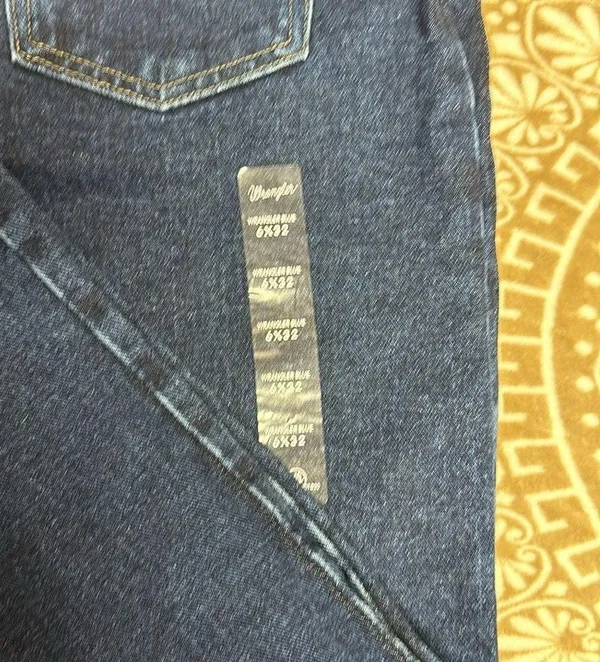 Wrangler NWT Blues Relaxed Fit - Image 3