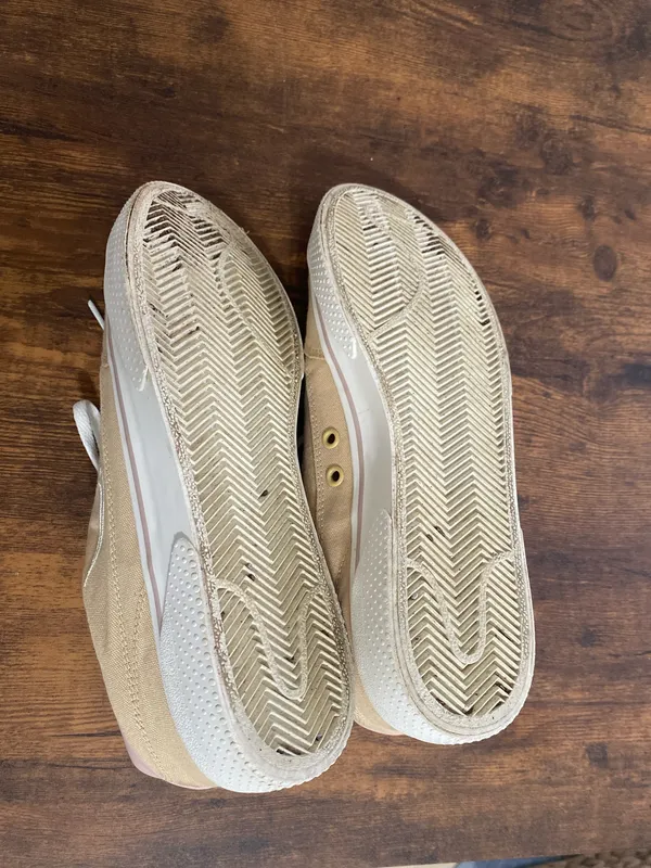 Nike Women’s Low-Top Suede Sneakers in Beige with Pink Lining - Image 6