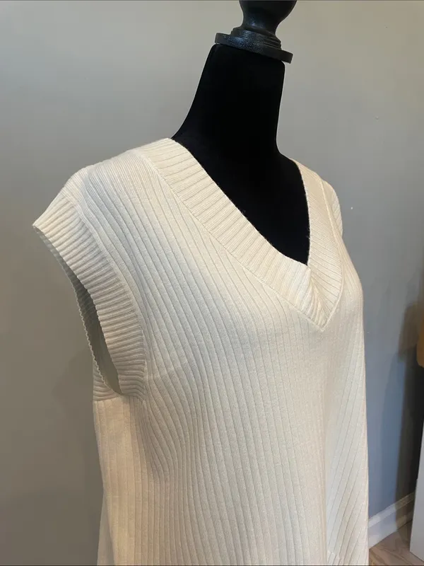 Women's Cream Ribbed V-Neck sleeveless Sweater - Image 2
