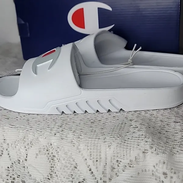 NWT in box Champion white slip on sandals slides size 8 - Image 4