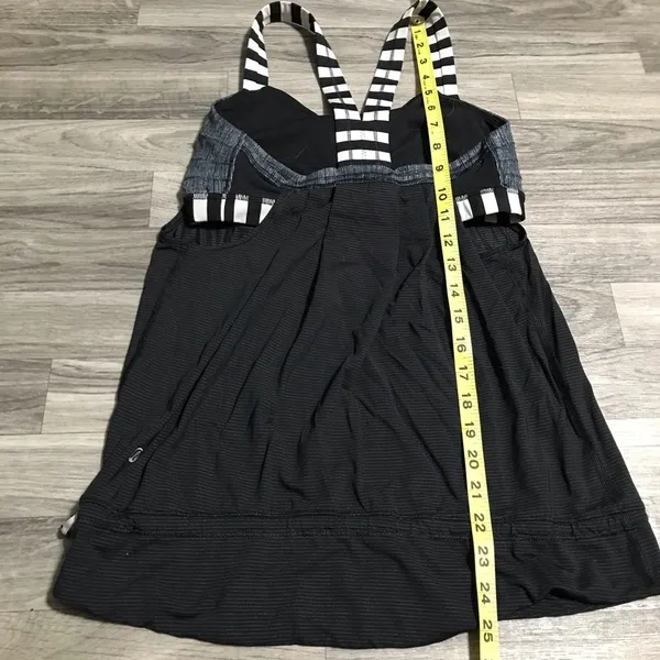 Lululemon Black and White built in bra; size 6 - Image 6