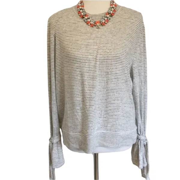 ✨ Abercrombie & Fitch Bow Tie Sleeve Sweater✨ - Image 2