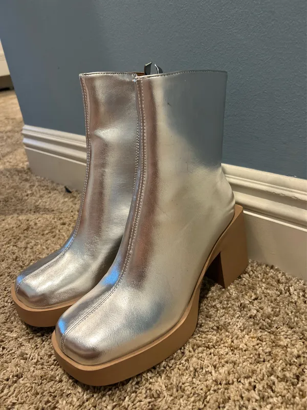 Isnom Silver ankle boots with chunky heels - Image 2