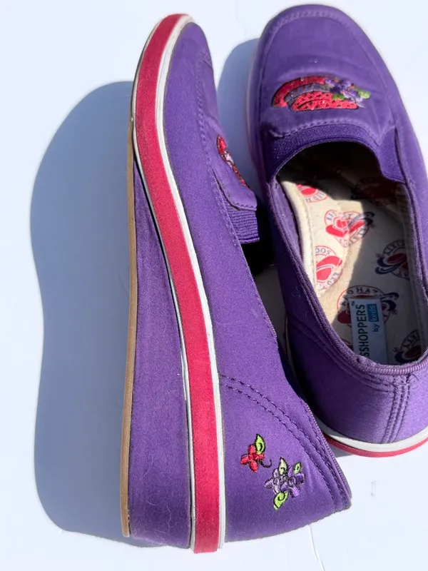 Grasshopper size 6Purple Slip-On Loafers with Embroidered Strawberry Hat Detail - Image 4