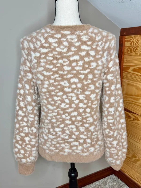 Abercrombie & Fitch Soft A&F Leopard Print Sweater Small S Tan White Scoop Neck - Image 3