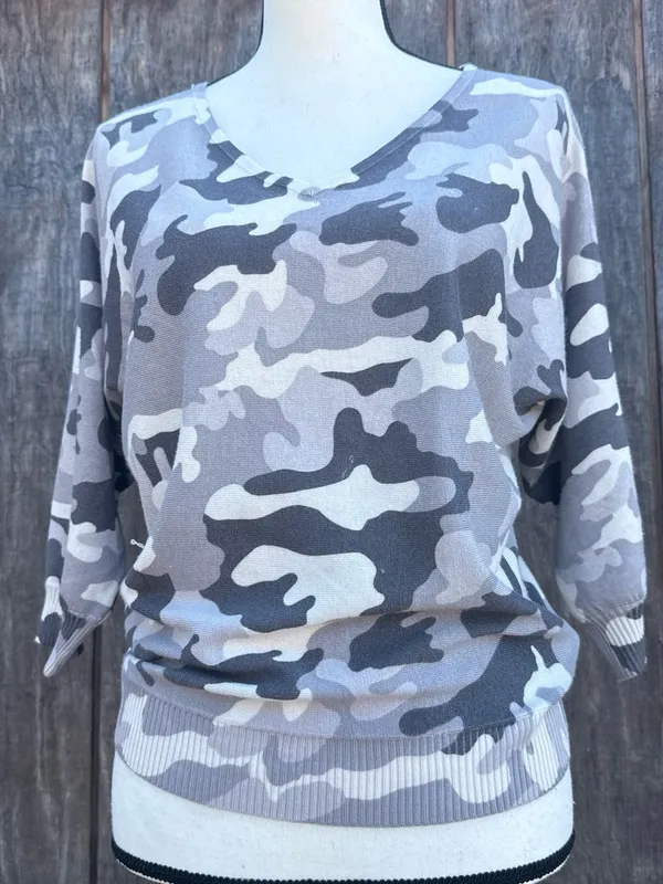 Premise Women's XS Gray Camo Army V-Neck 3/4 Sleeve Knit Pullover Sweater - Image 2