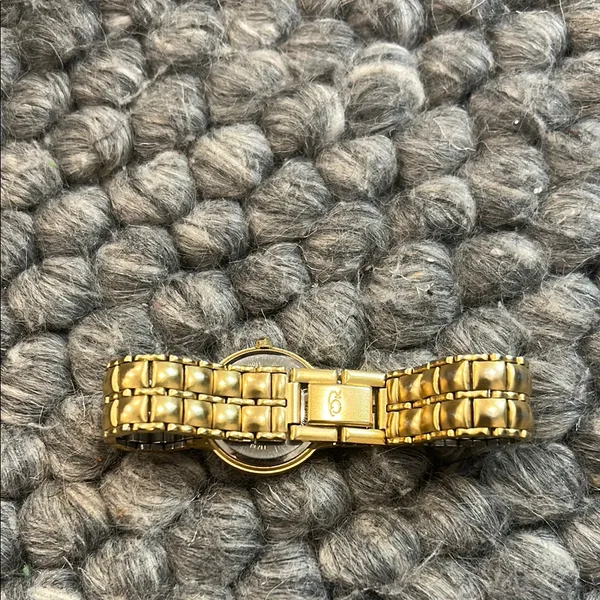 Oscar De La Renta Vintage Ladies Quartz Watch Gold Tone 237-5Y30 - Image 5