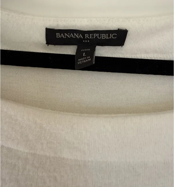 Banana Republic Cream Sweater - Image 3