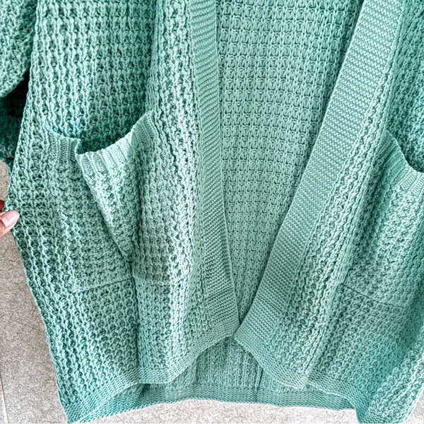 Elegant Green Women's Cardigan Sweater - Image 3