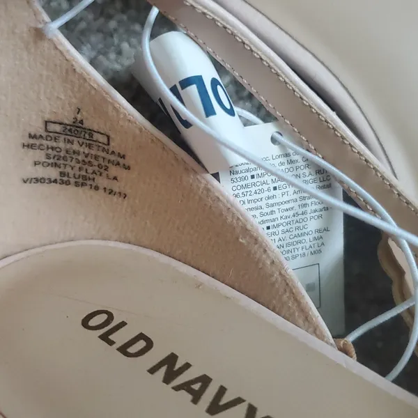 Old Navy Women's Beige Ankle Strap Flats Laser Cut Pointy. - Image 3