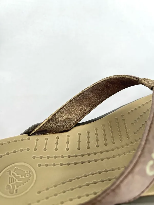 Crocs Capri Canvas Flip Flop Sandals Brown Khaki Size 7 - Image 7