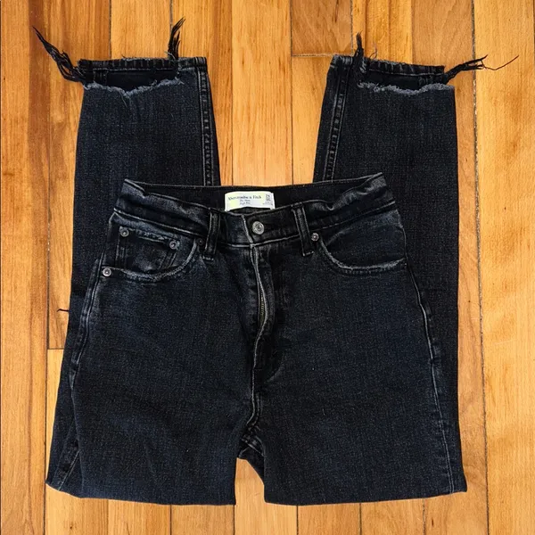Abercrombie Black High Rise Mom Jeans - Image 3