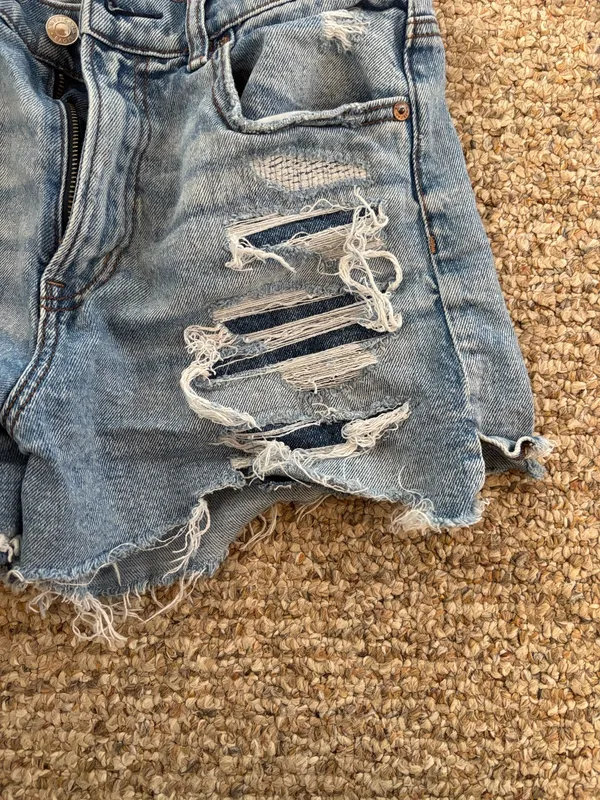 Women’s American Eagle Mom Shorts - Image 3