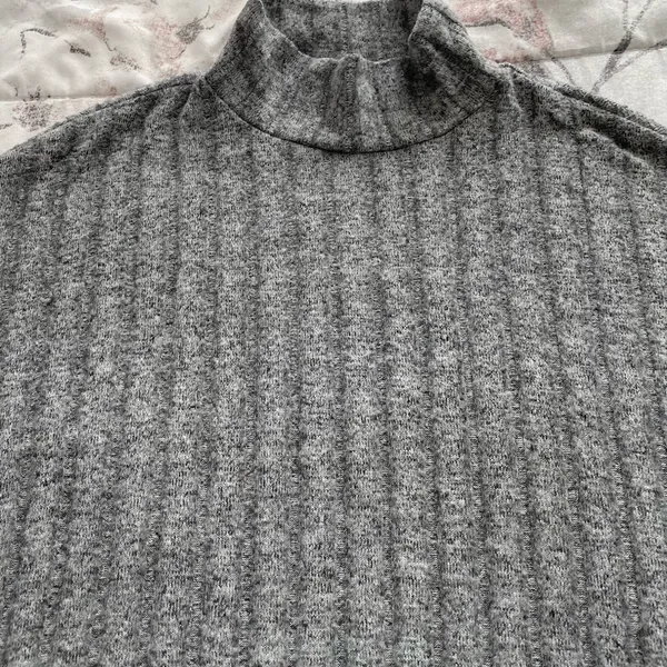 Anthropologie Eri+Ali Fiona Hacci gray ribbed mock neck sweater, size M comfy - Image 11