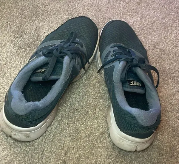 Nike running shoes steal blue laceup size 5 youth - Image 9