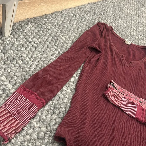 We‎ the Free Maroon Printed LS V-Neck Size Medium - Image 2
