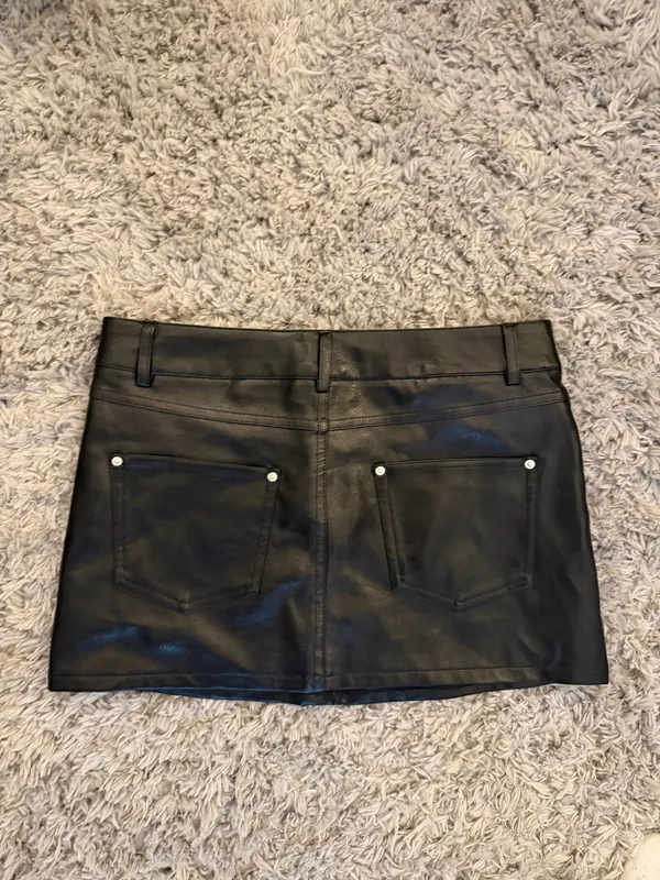 Edikted Black Leather Mini Skirt - Image 2