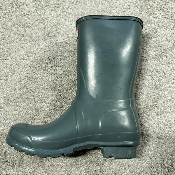 Hunter Women’s Original Rain Boots Short Gloss Outdoor in Graphite Gray 6 - Image 4