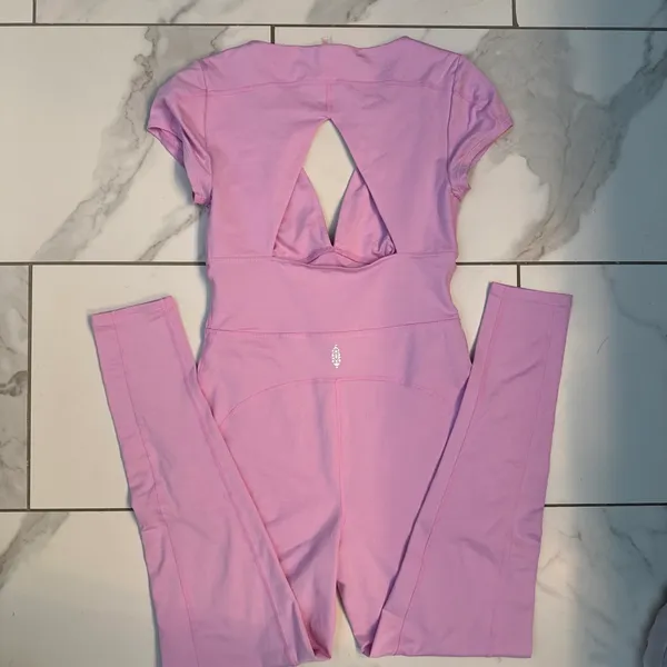 FREE PEOPLE MOVEMENT Pink bodysuit with cutout detail in back Size Small - Image 2