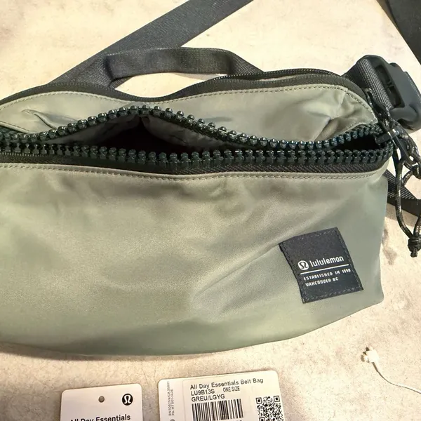 Lululemon Athletica Olive Belt Bag - Image 3