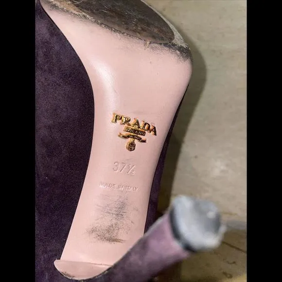 Prada Auth‎ Purple Suede Classic Pump Ruffle Heel 4” Shoe Size 37.5 US 7 - Image 7