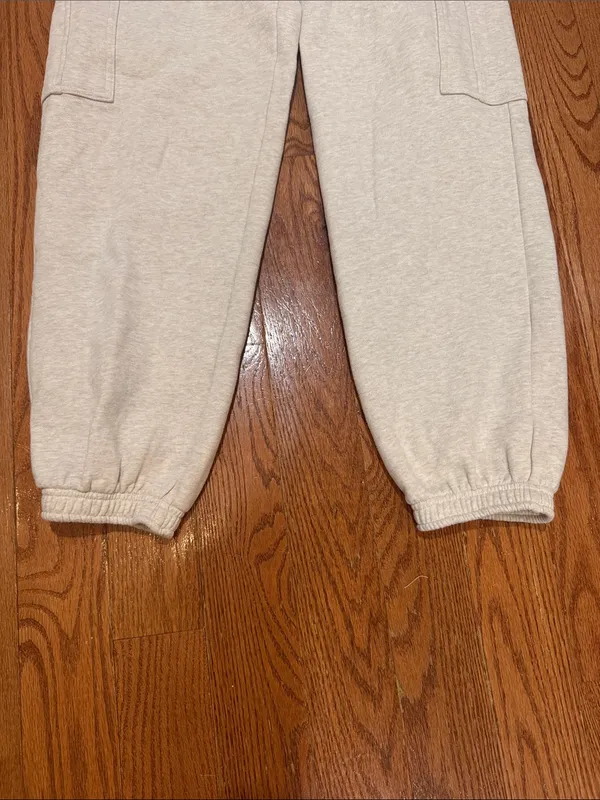 Aritzia Cozy Sweatfleece Mega Cargo Sweatpant Size Small - Image 3