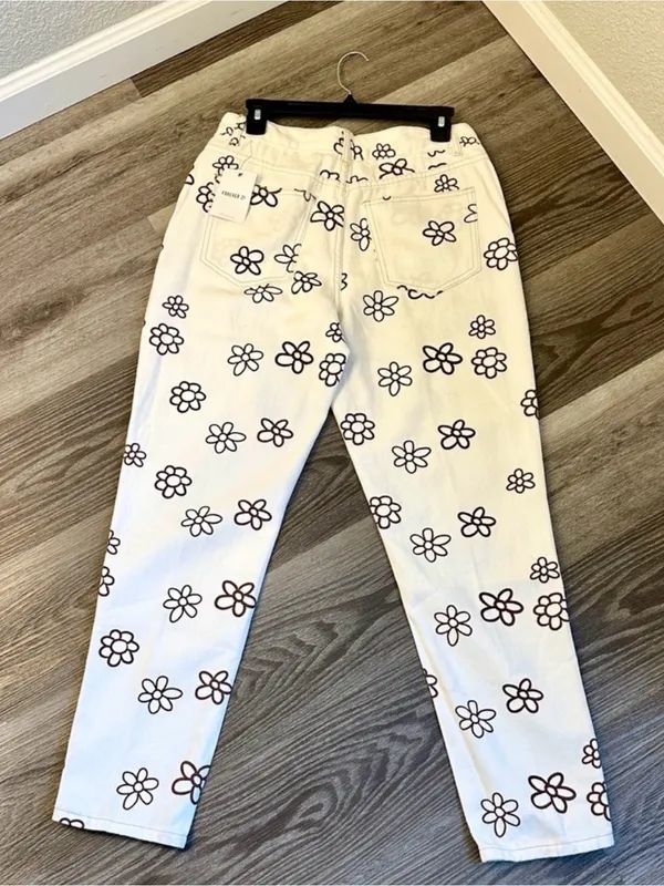 Forever 21 White Floral-Print Straight Leg Jeans - Image 4