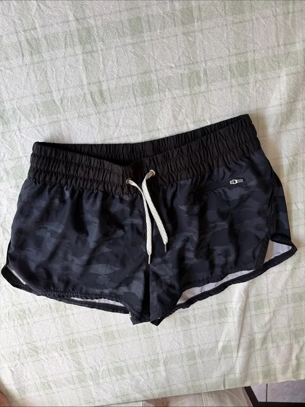 Vuori Women’s Black Camo Athletic Shorts - Image 5