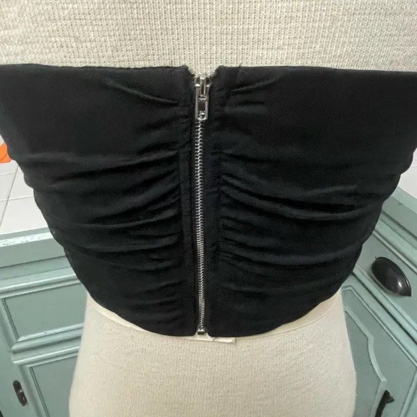 Black Cropped Strapless Top Zip Up Festival Goth NYE Sz Medium Club Indie Sleaze - Image 4