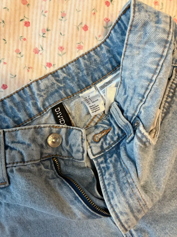 H&M Denim Shorts High-Waisted Light - Image 3