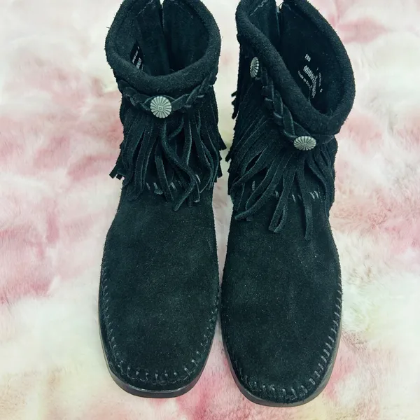 Minnetonka Women Black Suede Fringe‎ Back Zip Moccasin Boots 299 Size 7 - Image 4
