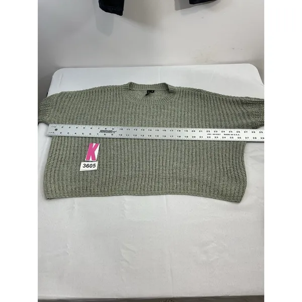Womans Moon & Madison Medium Green Knit Pull Over Crew Neck Over Size Sweater - Image 6
