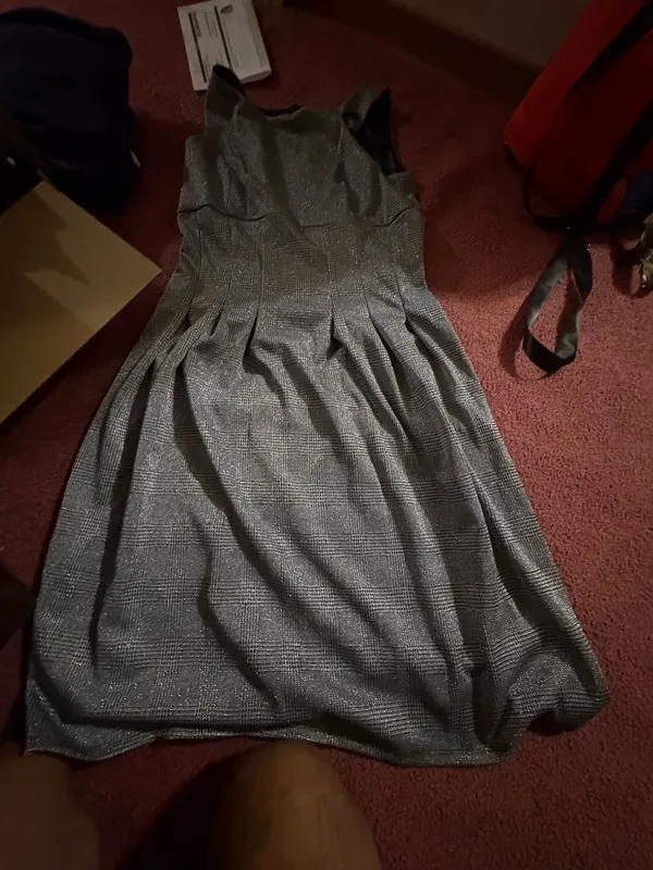 Dress in a size 8 or 10 unsure cuz tag is removed - Image 2