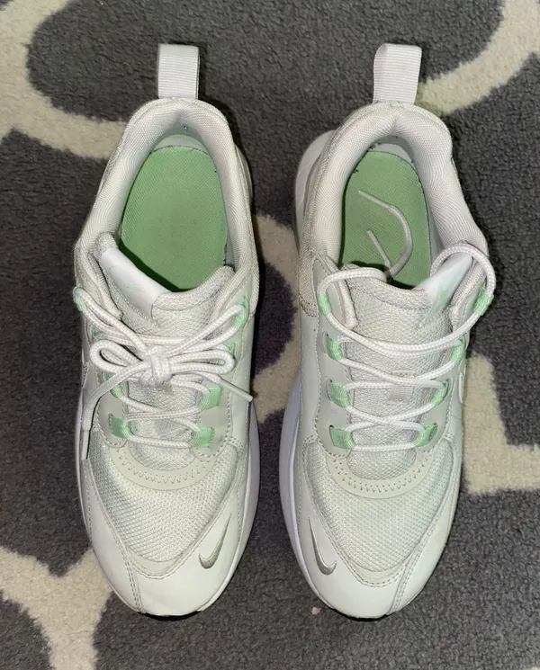 Nike Women’s Air Max Verona - Image 6