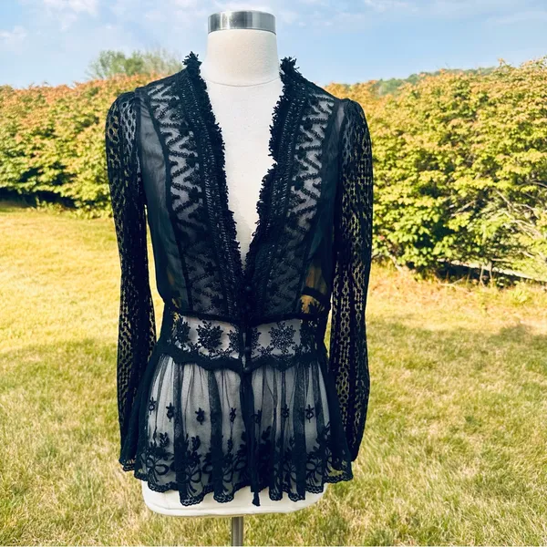 A’reve black lace sheer top Size M - Image 4