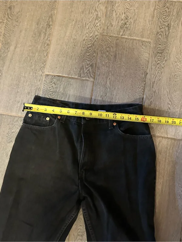 Levis 550 Black relaxed fit tapered leg Jeans size 14 petite - Image 2